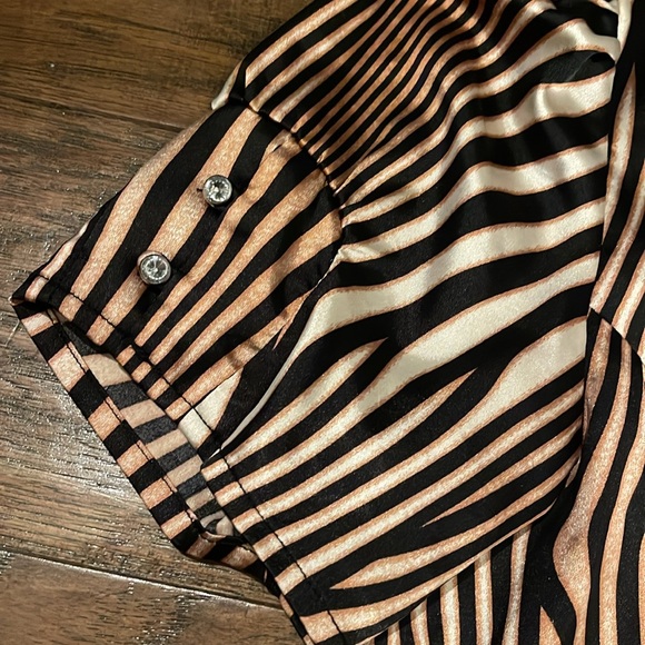 Guess animal print vneck blouse with studded buttons - Picture 3 of 5